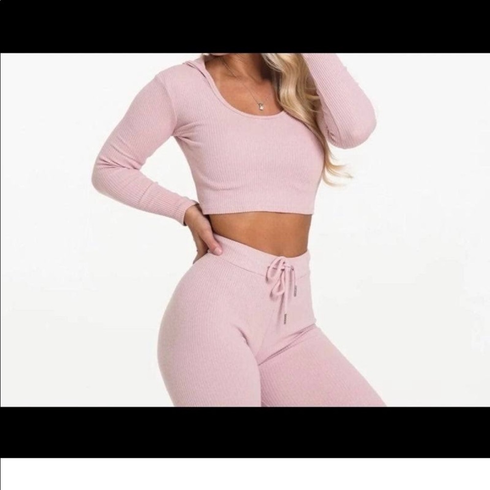 NWT NVGTN Pink Lazy Day Lounge Set - leggings and long-sleeve shirt, Size M